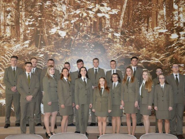 Uroczyste wręczenie świadectw ukończenia Technikum Leśnego w Białowieży