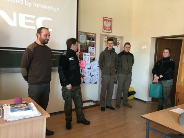 Wycieczka Szkolnego Koła PTL do Nadleśnictwa Celestynów